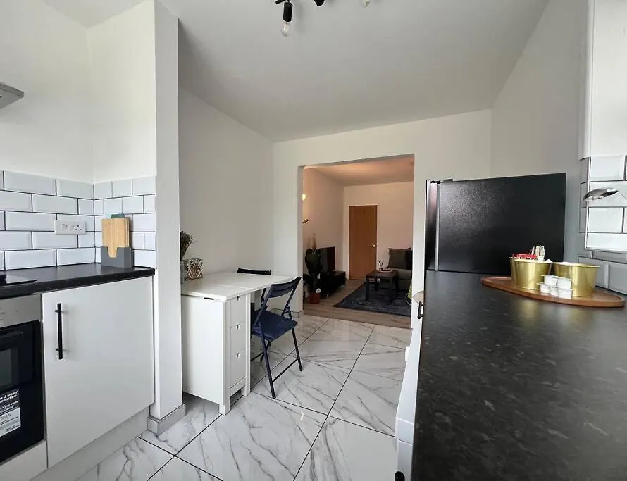 Entire Newly Renovated House -Southampton City - Private Driveway Parking - 4 Bedrooms 5 Beds Sleeps 7 - Great For Friends, Families & Contractors 0*, Southampton United Kingdom