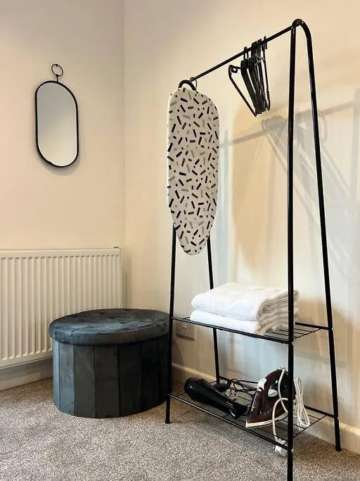 Holiday home Entire Newly Renovated House -Southampton City - Private Driveway Parking - 4 Bedrooms 5 Beds Sleeps 7 - Great For Friends, Families & Contractors United Kingdom